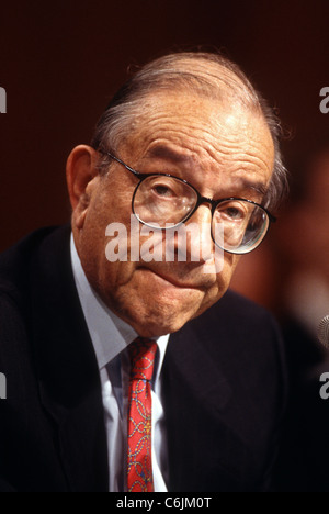 Federal Reserve Chairman Alan Greenspan testimonia in congresso sulle fusioni bancarie in Washington, DC. Foto Stock