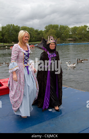 Janice Battersby  gli attori e attrici   il cast di 'Sora il bianco' & i sette nani, Grand Theatre,Blackpool, Lancashire, Regno Unito Foto Stock