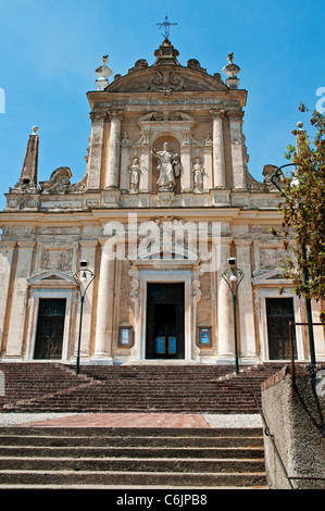 La spettacolare scalinata che conduce alla facciata barocca della chiesa di San Giacomo di corte a Santa Margherita Ligure, Italia Foto Stock