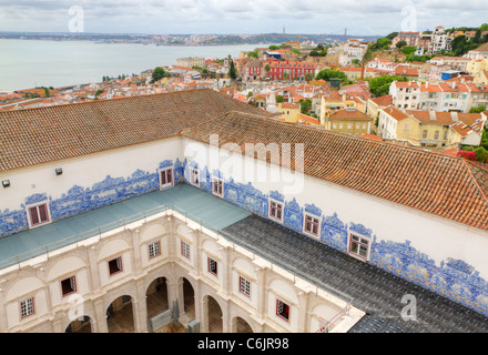 Tetto della famosa chiesa e chiostro Sao Vicente de Fora Lisbona, Foto Stock