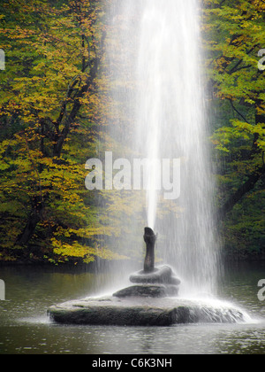 Fontana in un parco autunnale, Uman, Ucraina Foto Stock