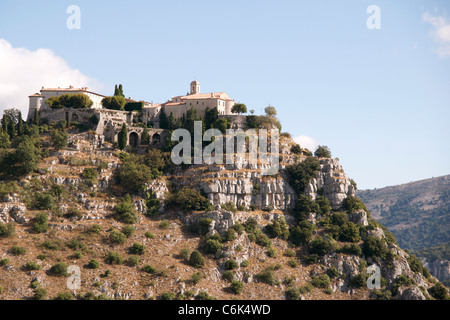 Gourdon, un antico borgo medievale arroccato paesino alto sopra le Gorges de Loup. Foto Stock