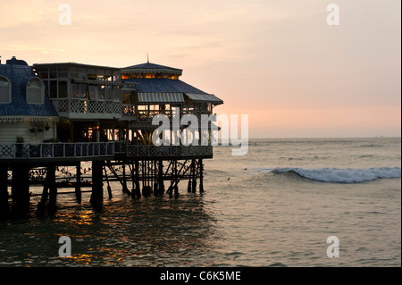 Ristorante ad un oceano, La Rosa Nautica, quartiere Miraflores, provincia di Lima, Perù Foto Stock