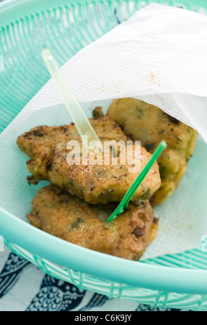 Pesce e frittelle alla citronella Foto Stock