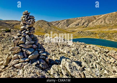 Stone & Mare deserto in Mala luka bay, Isola di Krk, Croazia Foto Stock