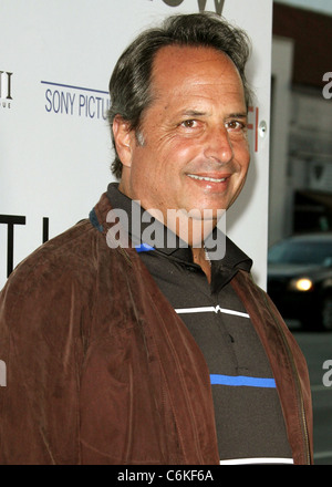 Jon Lovitz Los Angeles Premiere di 'ottenere bassa" tenutasi presso l'Accademia delle Arti e delle scienze cinematografiche di Beverly Hills, la California Foto Stock