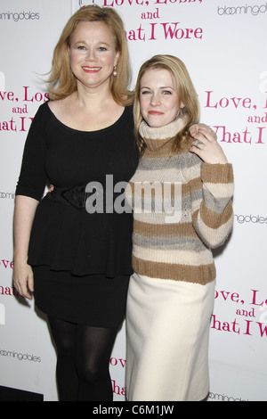 Caroline Rhea e Melissa Joan Hart che frequentano il dopo la festa per celebrare i nuovi membri del cast del gioco "Amore, perdita, e Foto Stock