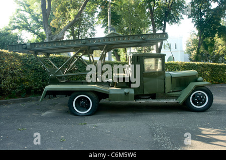 Katyusha su ZÈ-5W (ЗИС-5В) telaio. Katyusha - unofficial sovietica nome collettivo per armored lanciarazzi Foto Stock