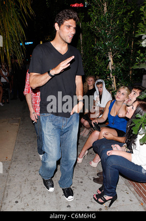 Mark Philippoussis lasciando Voyeur nightclub di Los Angeles, California - 29.07.10 Foto Stock