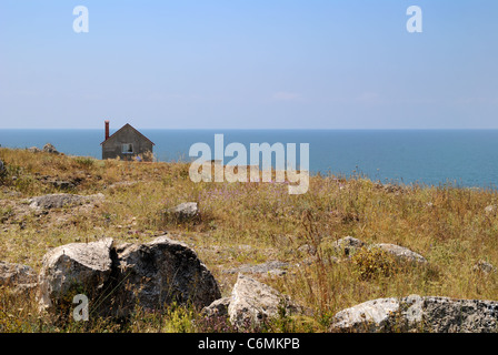 Casa su una spiaggia rocciosa, Crimea, Ucraina Foto Stock