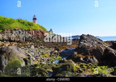 A ovest il Sentiero costiero, Quaddy luce di testa, West Quaddy capo del parco statale, Lubec, Maine, Stati Uniti d'America Foto Stock