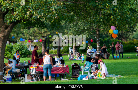 Pic-nic parco Jarry a Montreal Canada -Jarry park è molto popolare con i nuovi immigrati in Montreal Foto Stock