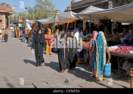 Bancarelle di frutta e verdura del mercato Sarder Jodhpur Rajasthan in India Foto Stock