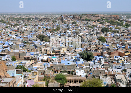 Vista superiore blu vecchi case bramino Jodhpur Rajasthan in India Foto Stock