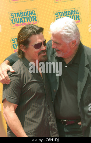 Josh Brolin e James Brolin Los Angeles Premiere di 'Spermanente Ovation' all'Universal CityWalk - Arrivi città universale, Foto Stock