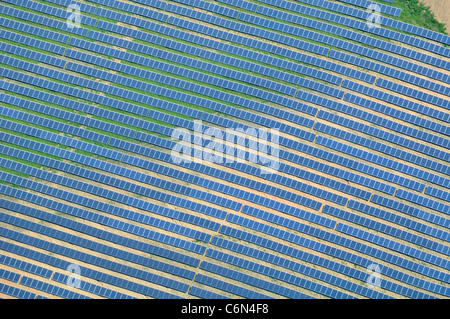 Veduta aerea del parco solare fotovoltaico, Saint Nikolaus Leidigen, Saarland Germania Foto Stock