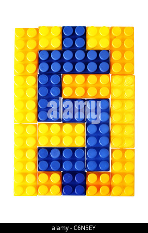 Il simbolo del dollaro realizzato da blocchi di costruzione del meccano isolato su sfondo bianco Foto Stock