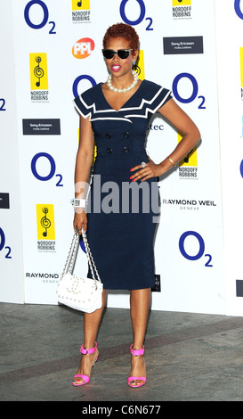 Kelis O2 Silver Clef Awards 2010 tenutosi presso il London Hilton Park Lane - arrivi a Londra, Inghilterra - 02.07.10 Foto Stock