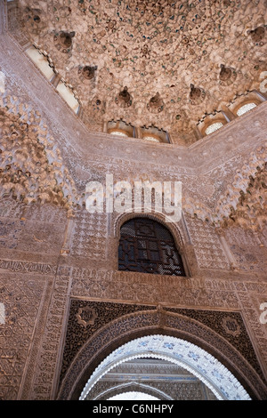 Cupola della Sala de las Dos Hermanas, l'Alhambra di Granada Foto Stock