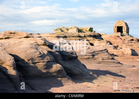 Seahouses, Northumberland, Inghilterra. Roccia Arenaria formazioni. Foto Stock