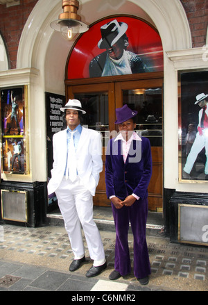 Ricko Baird, Mitchell Zhangazah l inaugurazione di un Michael Jackson la placca al Lyric Theatre per commemorare il primo Foto Stock