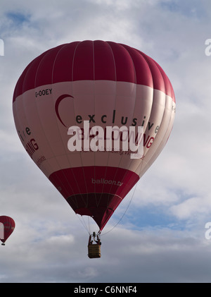 Dh Bristol Balloon Fiesta CLIFTON BRISTOL REGNO UNITO mongolfiera pubblicità mongolfiera di esclusiva commercializzazione nel cielo festival Foto Stock