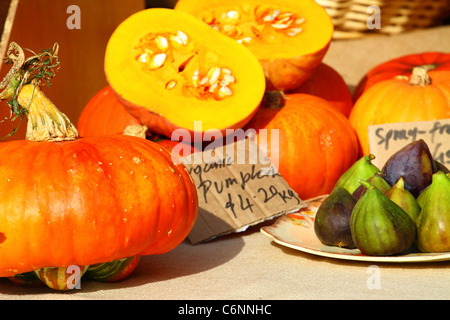 Ortaggi freschi sul mercato di Salamanca , Tasmania, Australia. Foto Stock