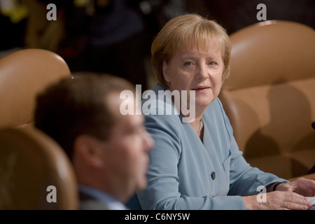 Il cancelliere tedesco Angela Merkel partecipa a una sessione di lavoro al vertice del G8 a Deerhurst Resort Huntsville, Canada - Foto Stock