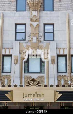 Il Jumeirah Essex House è raffigurato nella città di New York borough di Manhattan, NY, martedì 2 agosto 2011. Foto Stock
