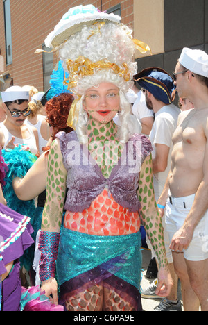 Atmosfera 2010 Mermaid Parade di Coney Island New York City, Stati Uniti d'America - 19.06.10 Ivan Nikolov Foto Stock