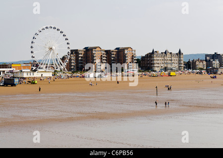 Grande ruota panoramica Ferris accanto alla spiaggia di Weston Super Mare Foto Stock