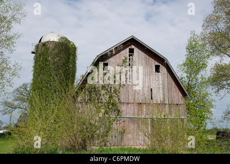 Il vecchio fienile in legno vicino a Portage, Kalamazoo, Michigan, Stati Uniti d'America Foto Stock