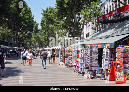 Vista lungo Las Ramblas, Barcelona, Catalogna, Spagna, Europa occidentale. Foto Stock