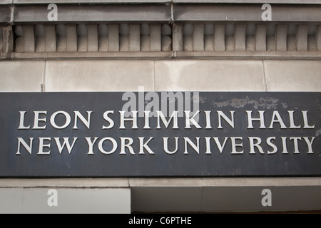 Leon Shimkin Hall della New York University è raffigurato nella città di New York borough di Manhattan, NY, giovedì 4 agosto 2011. Foto Stock