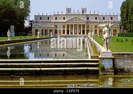 Giardini di Villa Pisani a Stra, al di fuori di Padova. Foto Stock