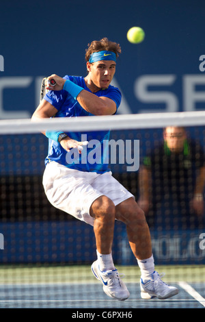 Rafael Nadal (ESP) competono al 2011 US Open di Tennis. Foto Stock