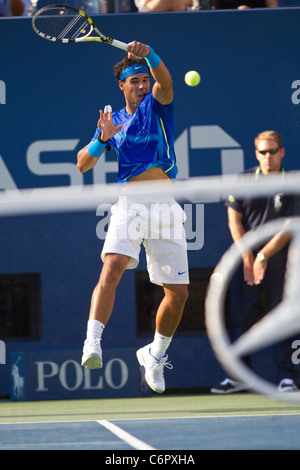 Rafael Nadal (ESP) competono al 2011 US Open di Tennis. Foto Stock