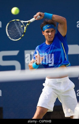 Rafael Nadal (ESP) competono al 2011 US Open di Tennis. Foto Stock