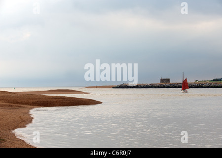 Guardando verso il fiume Deben estuario, Suffolk, Regno Unito. Foto Stock