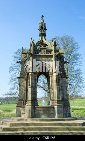 Cavendish Memorial e fontana, Bolton Abbey, North Yorkshire, Inghilterra Foto Stock