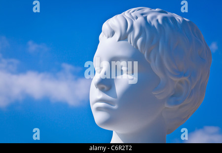 In prossimità della testa della scultura "ragazzo con una rana' fatta da Charles Ray, Venezia, Veneto, Italia Foto Stock