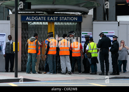 Stazione di Aldgate East chiuso a causa di una manifestazione di EDL. Foto Stock