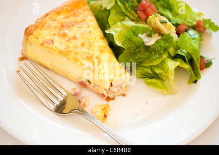 Ham quiche con insalata verde, Stella Mare del ristorante dell'albergo, Santa Barbara, California, Stati Uniti d'America Foto Stock
