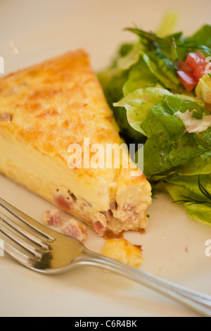 Ham quiche con insalata verde, Stella Mare del ristorante dell'albergo, Santa Barbara, California, Stati Uniti d'America Foto Stock