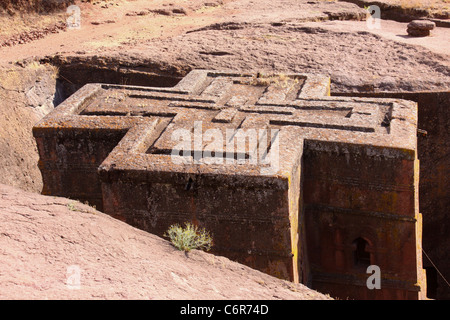 Una vista del rock underground-scavato nella chiesa di St George o Bet Giyorgis in Etiopia Foto Stock