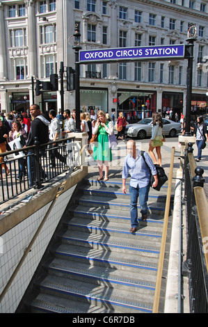 Oxford Circus Stazione della Metropolitana ingresso, Oxford Street, City of Westminster, London, Greater London, England, Regno Unito Foto Stock