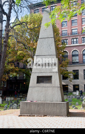 Antico cimitero di Granaio che mostra il monumento a 'Franklin' (i genitori di Benjamin Franklin), Boston, Massachusetts, Stati Uniti Foto Stock