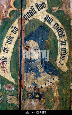 Sparham, Norfolk, Rood Screen, danza di morte, dettaglio di scheletro femminile, testo di scorrere dal libro di Giobbe pannelli pannello interno Foto Stock