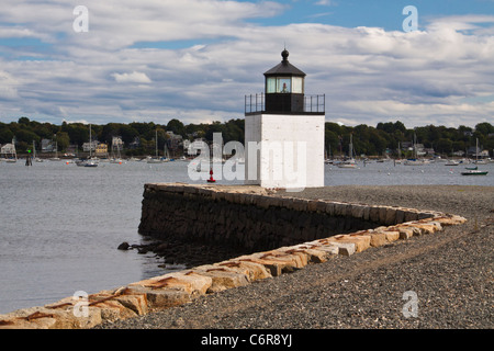 Derby Wharf luce in Salem, Massachusetts, costruito nel 1870. Foto Stock