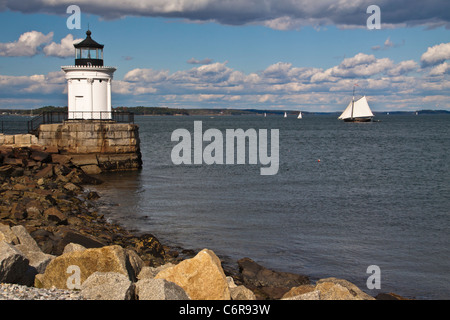 Portland Breakwater Lighthouse in Portland, Maine, si trova nel parco della città chiamata Bug luce Park. Foto Stock